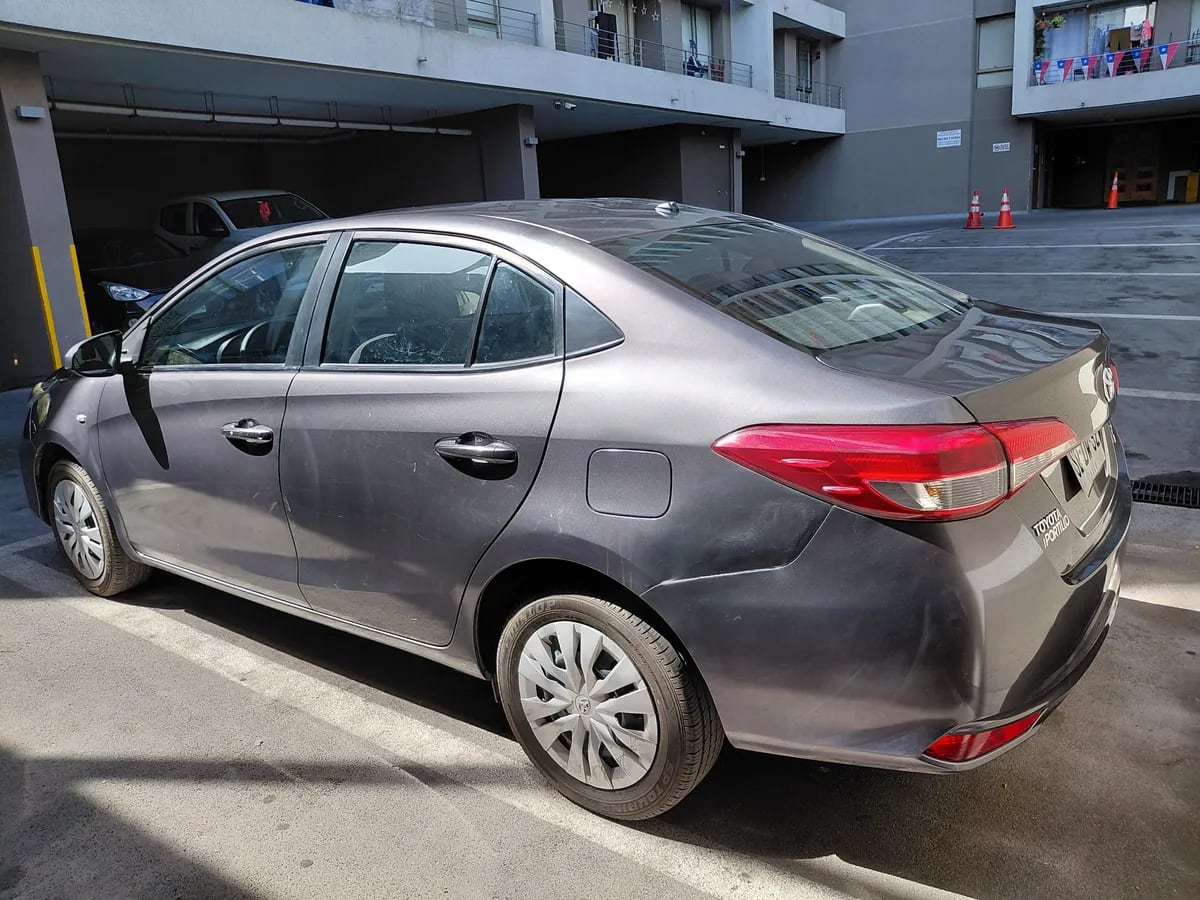 TOYOTA YARIS 1.5 Sedan Gli E Mt año 2022