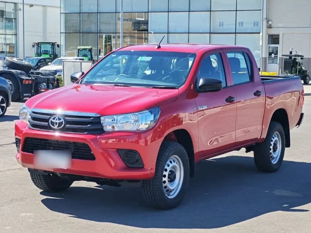Toyota Hilux Dcab Mt 4x2 2.4 año 2023