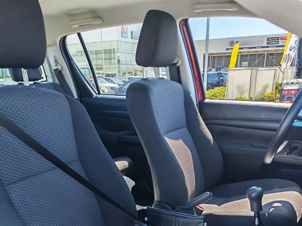 Toyota Hilux Dcab Mt 4x2 2.4 año 2023