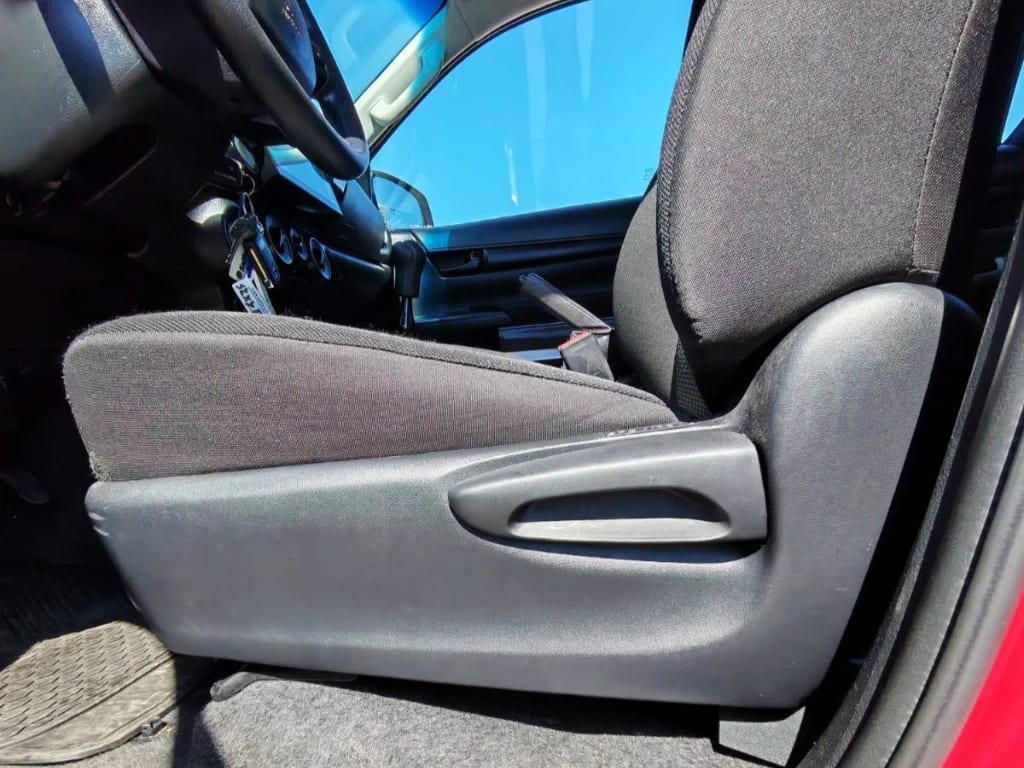 Toyota Hilux Dcab Mt 4x2 2.4 año 2023