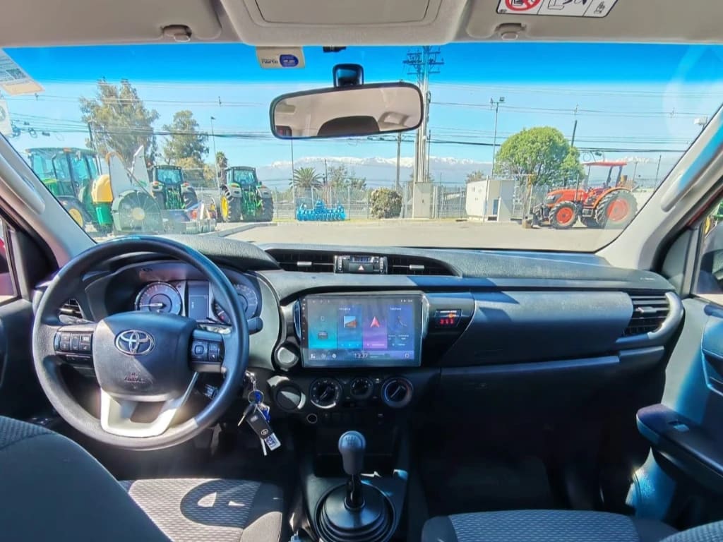 Toyota Hilux Dcab Mt 4x2 2.4 año 2023