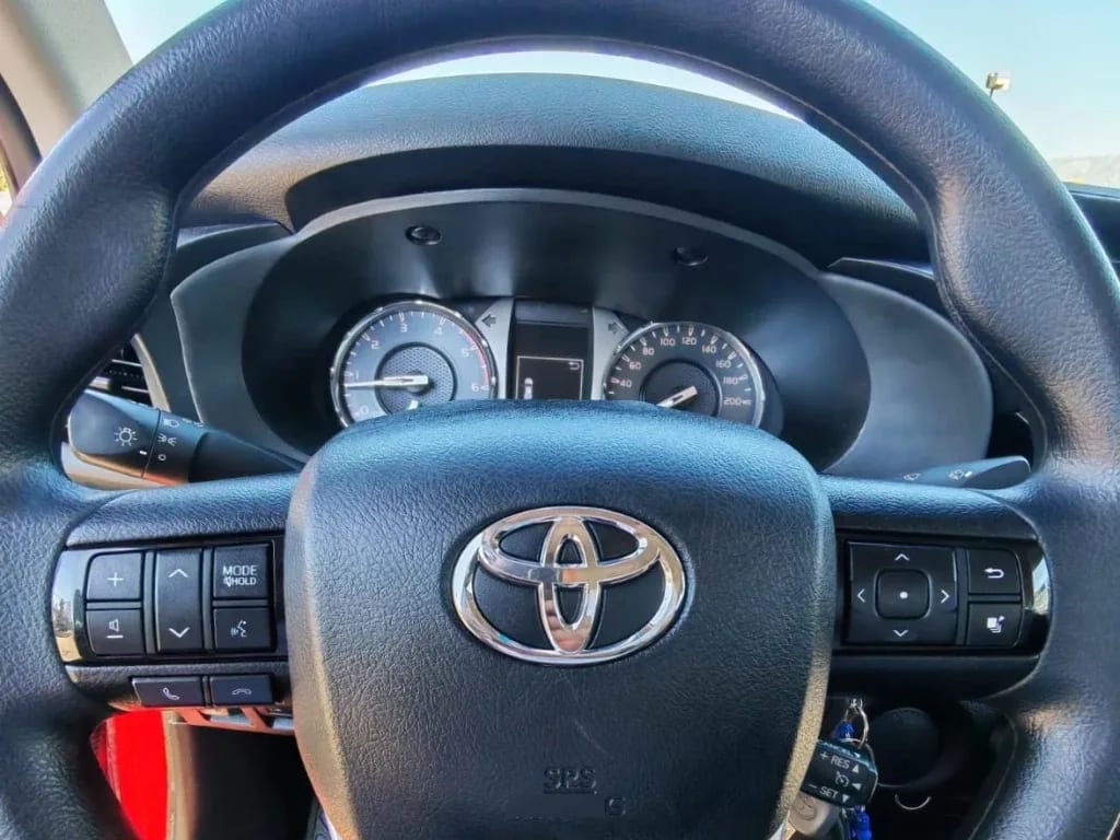 Toyota Hilux Dcab Mt 4x2 2.4 año 2023