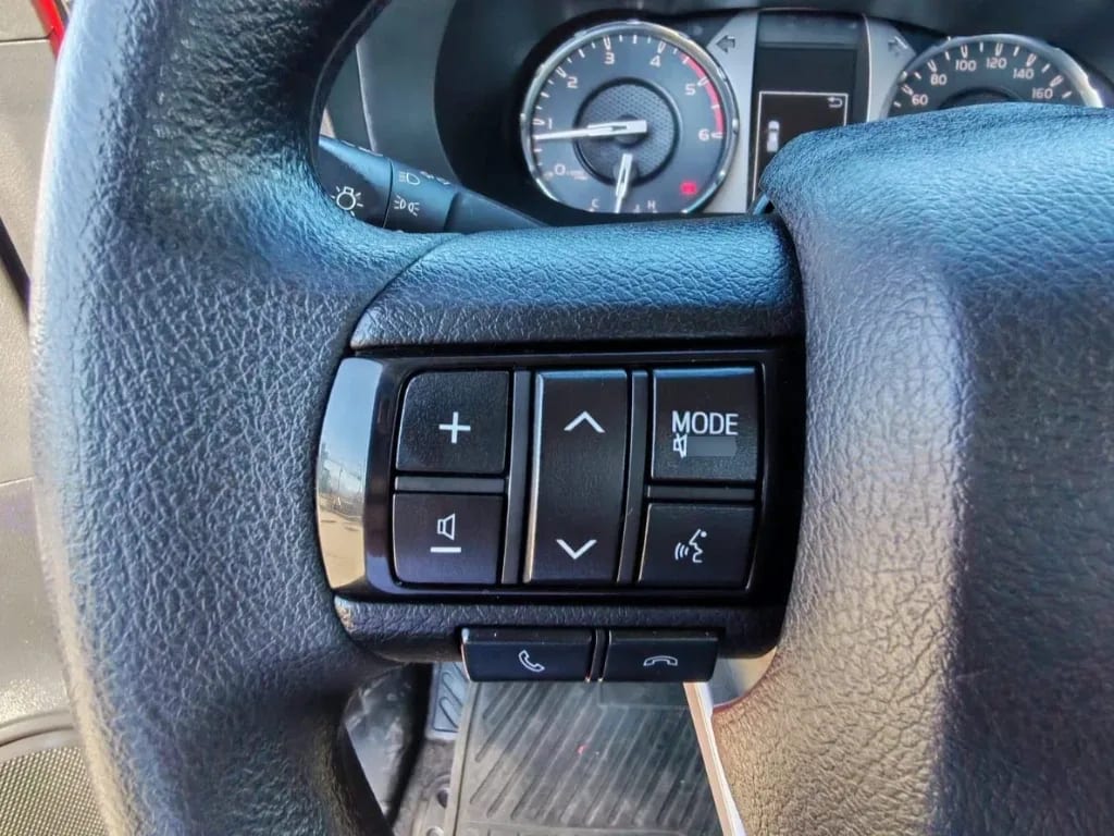 Toyota Hilux Dcab Mt 4x2 2.4 año 2023