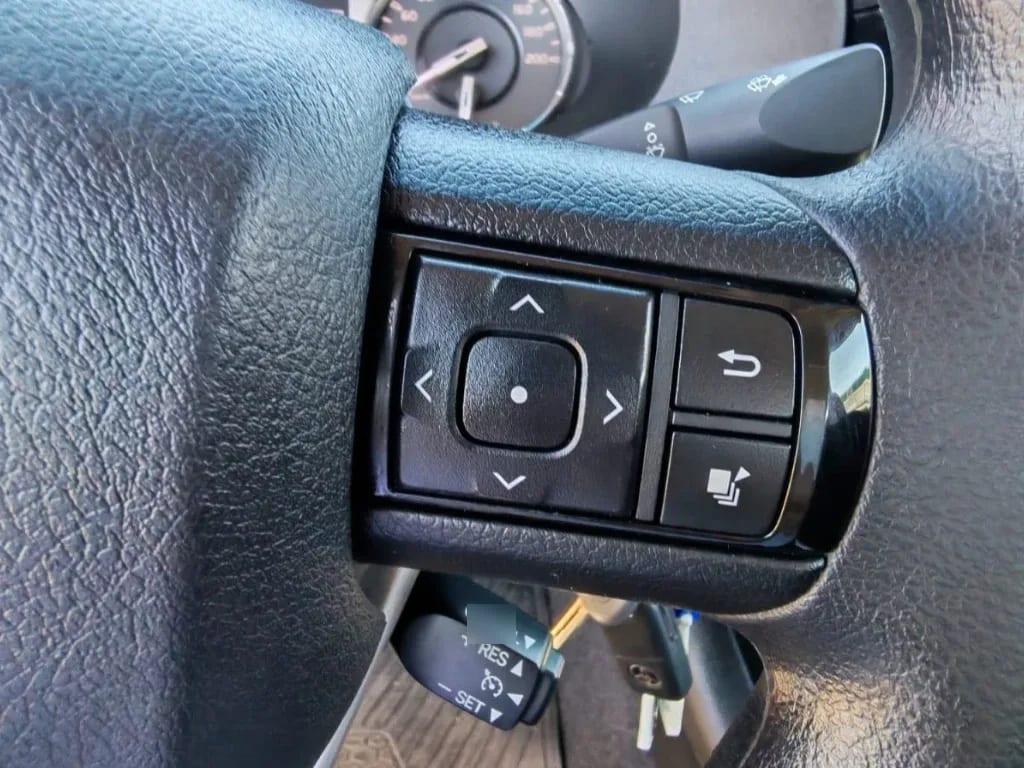 Toyota Hilux Dcab Mt 4x2 2.4 año 2023