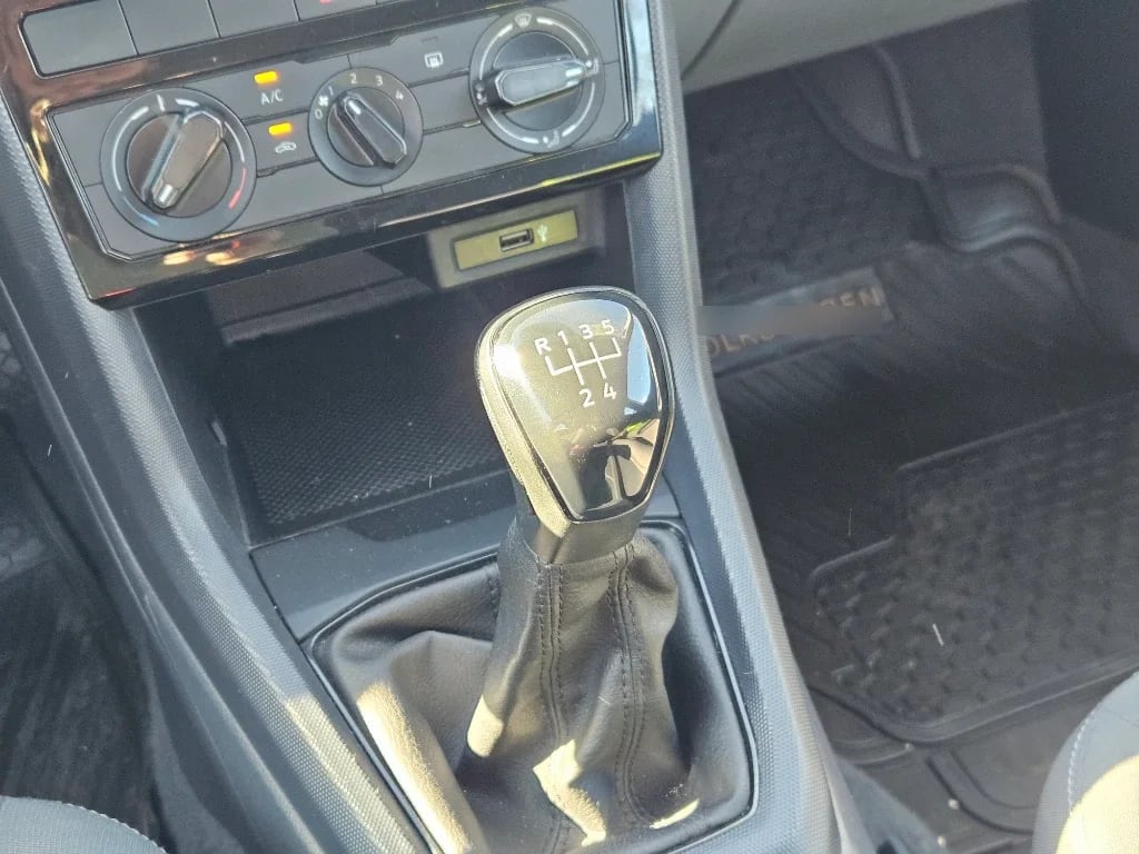 Volkswagen T-Cross 1.0 Mt Trendline año 2022
