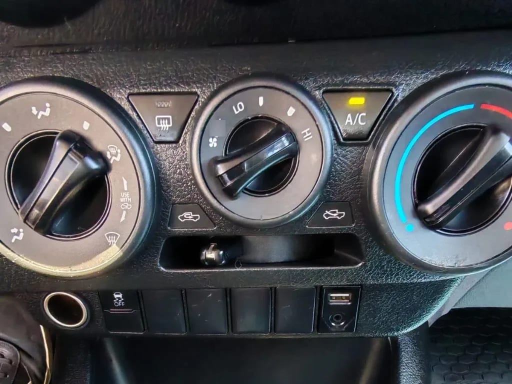 Toyota Hilux Dcab Mt 4x2 2.4 año 2023