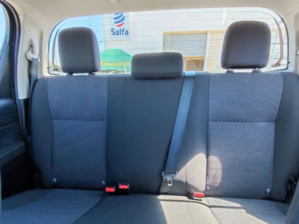 Toyota Hilux Dcab Mt 4x2 2.4 año 2023