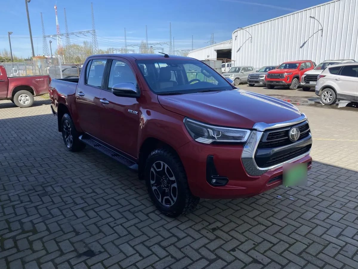 Toyota Hilux 2.8 Srv Diesel 4x4 Dob. Cab. At 4p año 2024