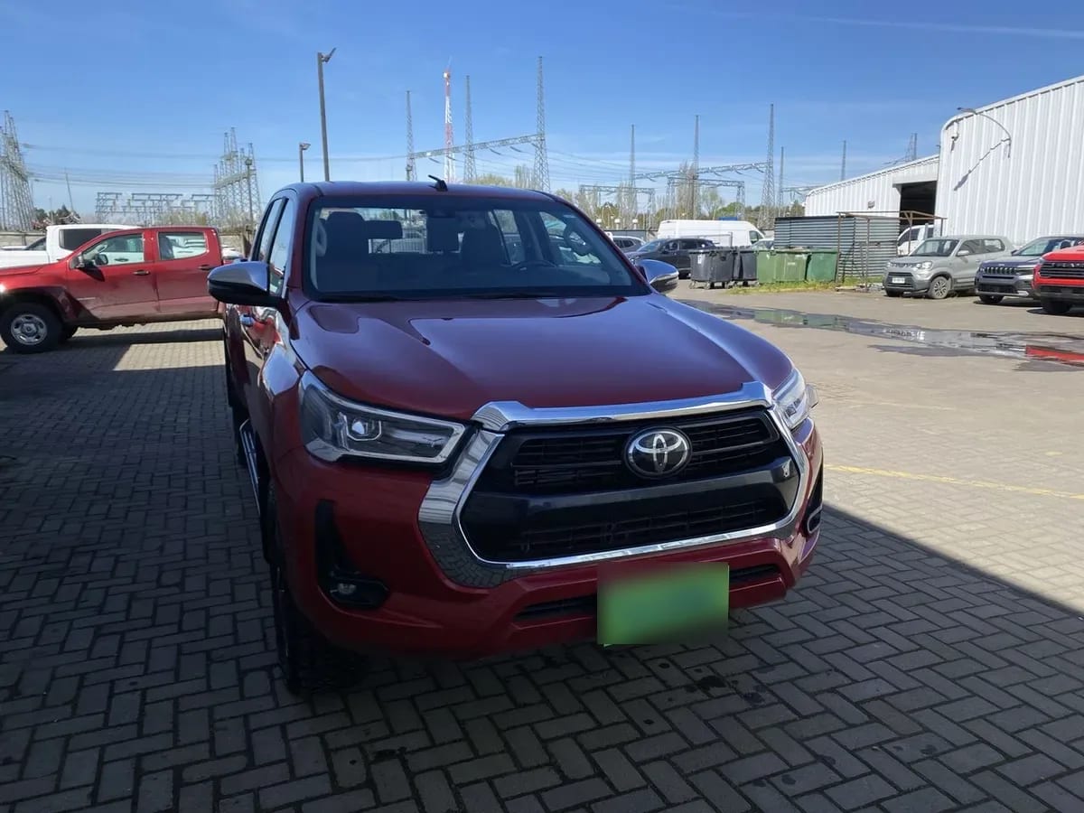 Toyota Hilux 2.8 Srv Diesel 4x4 Dob. Cab. At 4p año 2024