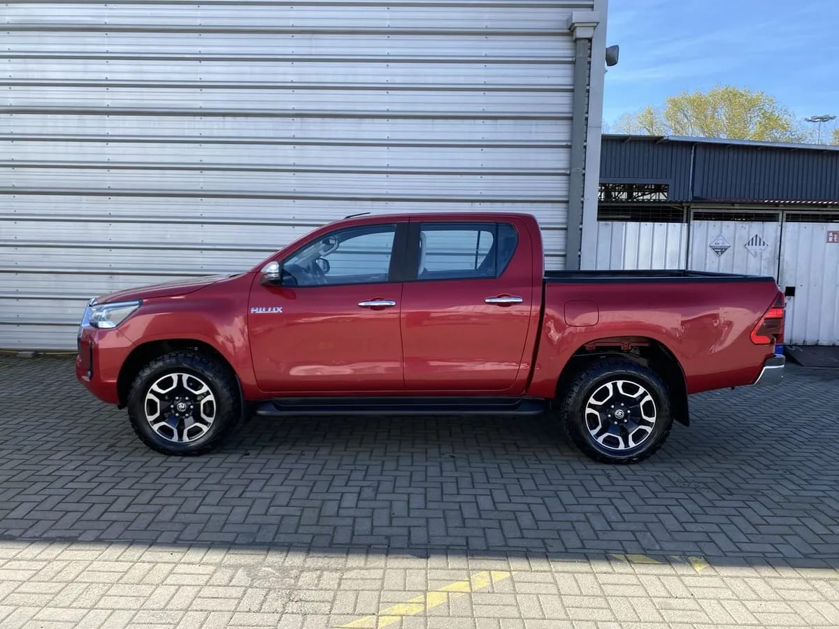 Toyota Hilux 2.8 Srv Diesel 4x4 Dob. Cab. At 4p año 2024