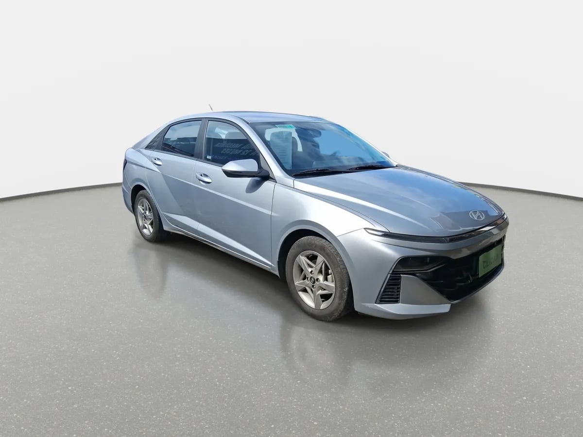 Hyundai Accent 1.5 Plus 4x2 At 4p año 2025