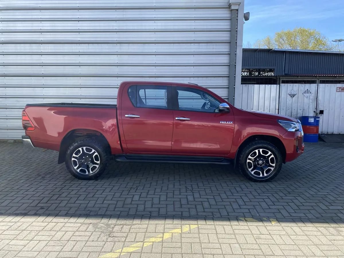 Toyota Hilux 2.8 Srv Diesel 4x4 Dob. Cab. At 4p año 2024