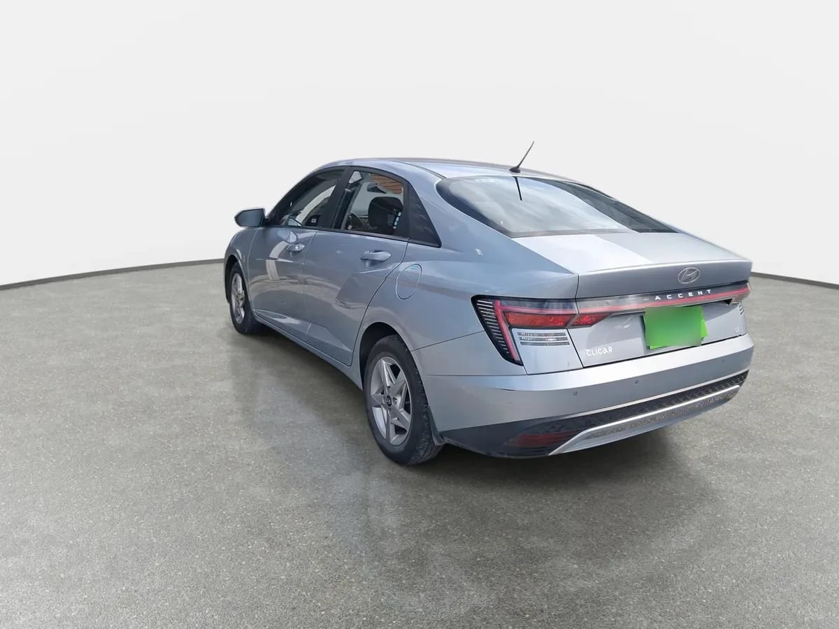 Hyundai Accent 1.5 Plus 4x2 At 4p año 2025