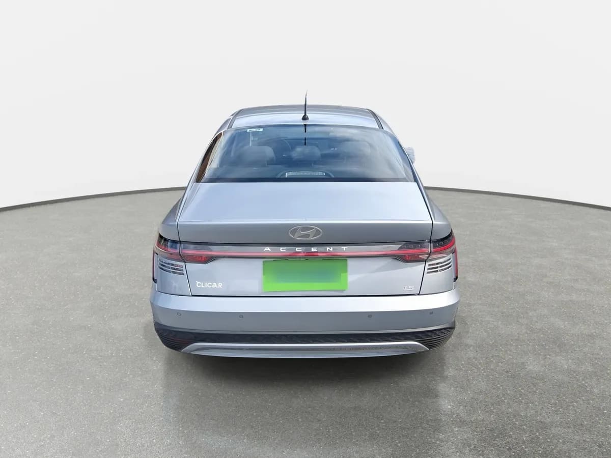 Hyundai Accent 1.5 Plus 4x2 At 4p año 2025