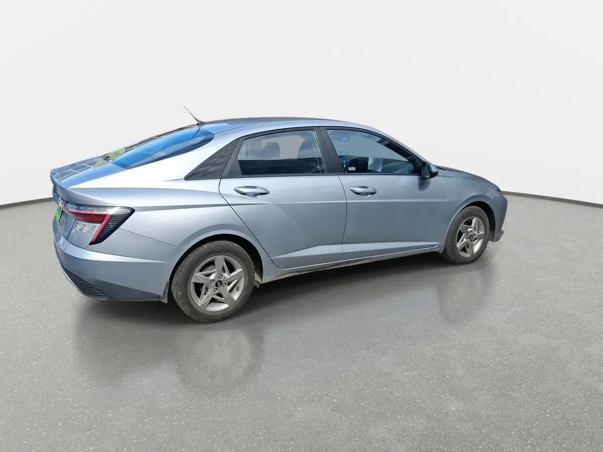 Hyundai Accent 1.5 Plus 4x2 At 4p año 2025