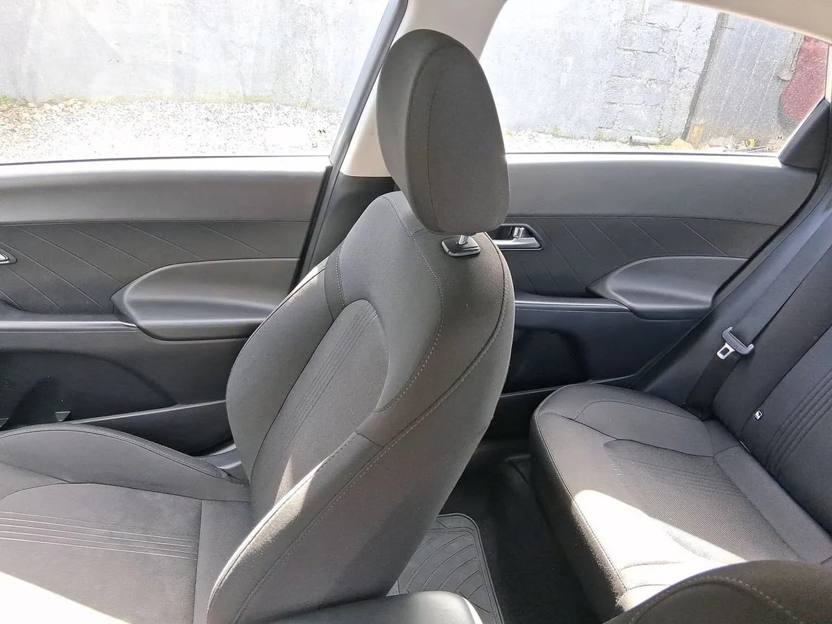 Hyundai Accent 1.5 Plus 4x2 At 4p año 2025