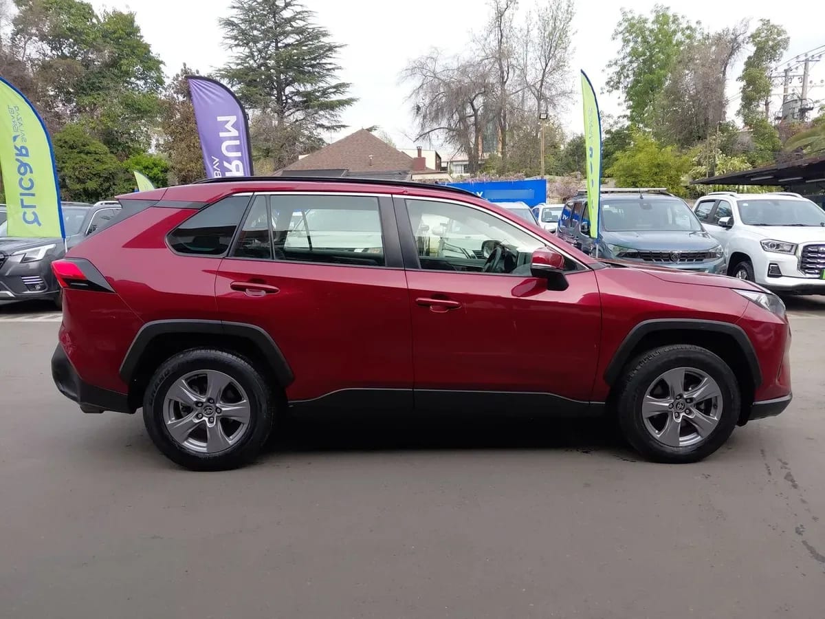 Toyota Rav 4 2.0 Le 4x2 Mt 5p año 2023