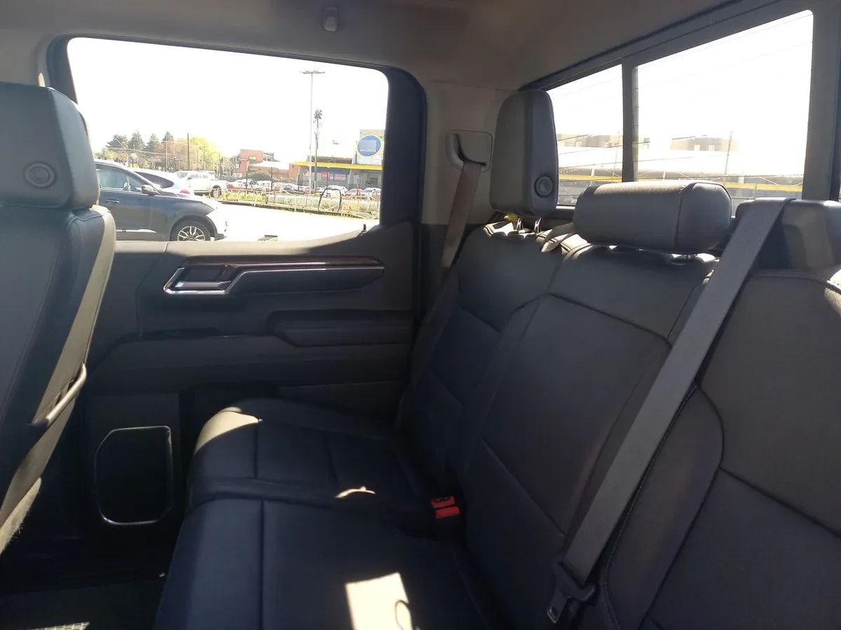Chevrolet Silverado 5.3 Lt Trail Boss Z71 4x4 At 4p año 2024