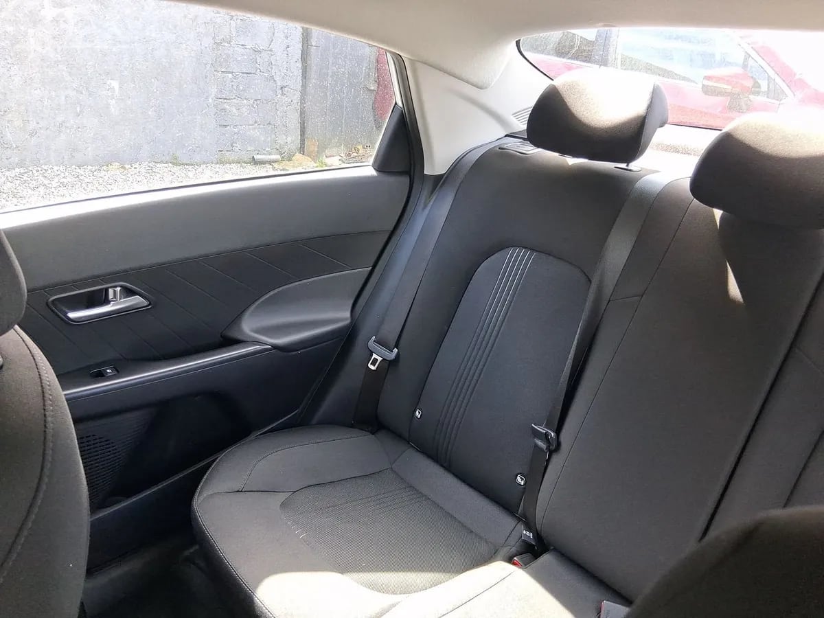 Hyundai Accent 1.5 Plus 4x2 At 4p año 2025
