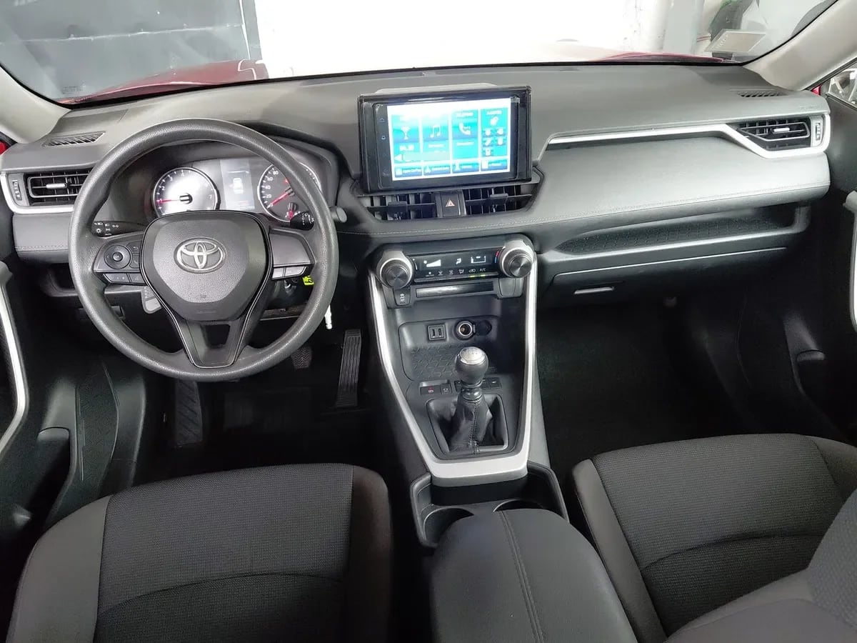 Toyota Rav 4 2.0 Le 4x2 Mt 5p año 2023