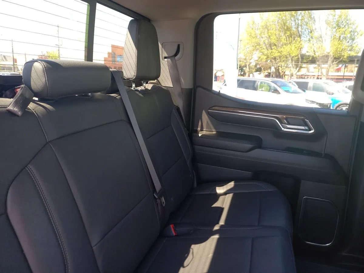 Chevrolet Silverado 5.3 Lt Trail Boss Z71 4x4 At 4p año 2024