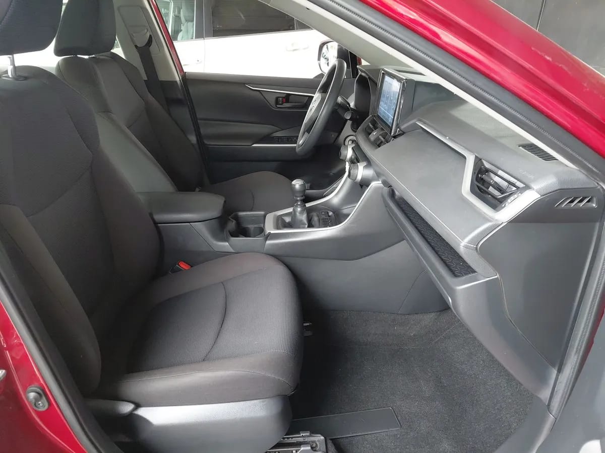 Toyota Rav 4 2.0 Le 4x2 Mt 5p año 2023