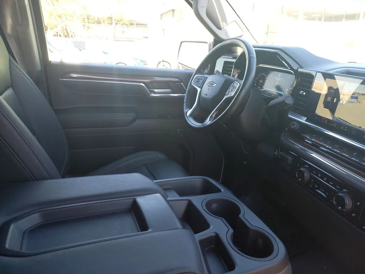 Chevrolet Silverado 5.3 Lt Trail Boss Z71 4x4 At 4p año 2024