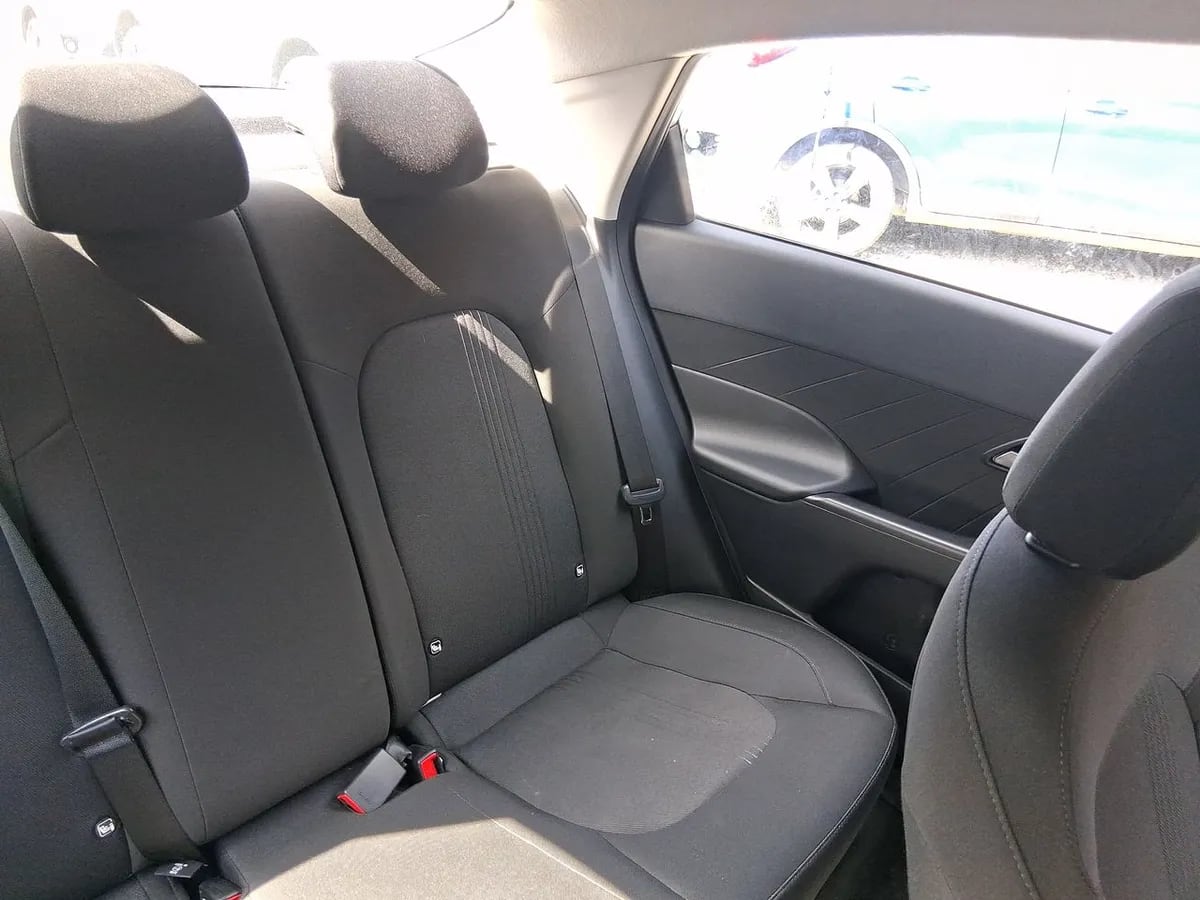 Hyundai Accent 1.5 Plus 4x2 At 4p año 2025