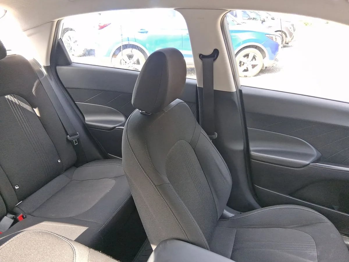 Hyundai Accent 1.5 Plus 4x2 At 4p año 2025