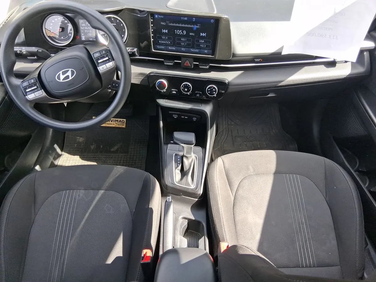 Hyundai Accent 1.5 Plus 4x2 At 4p año 2025
