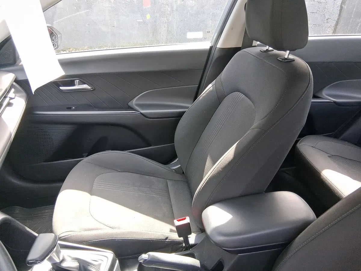 Hyundai Accent 1.5 Plus 4x2 At 4p año 2025