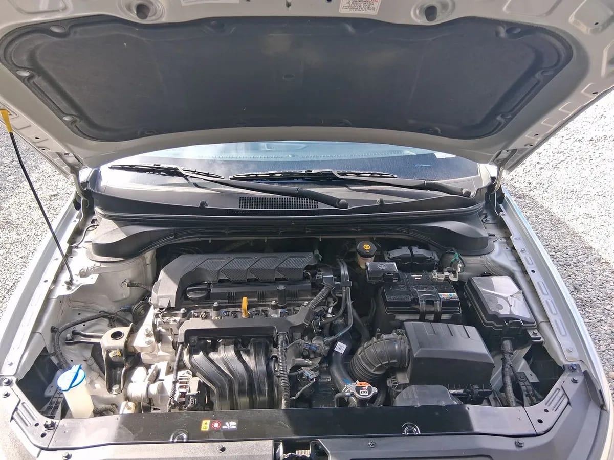 Hyundai Accent 1.5 Plus 4x2 At 4p año 2025