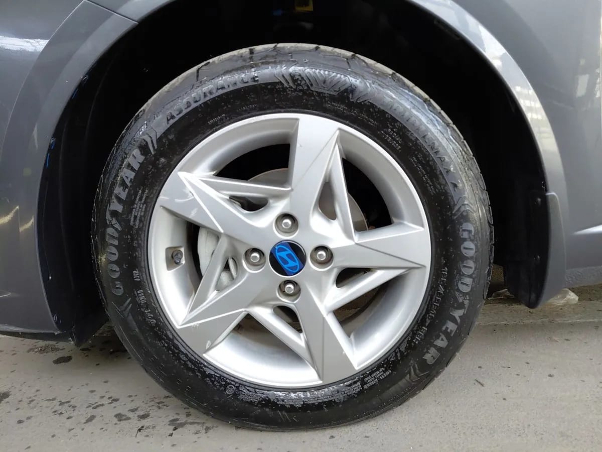 Hyundai Accent 1.4 Hci Plus 4x2 Mt 4p año 2024