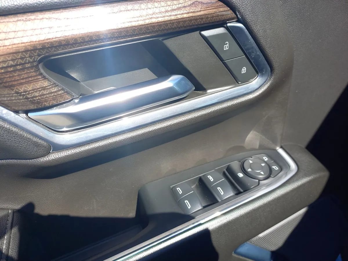 Chevrolet Silverado 5.3 Lt Trail Boss Z71 4x4 At 4p año 2024