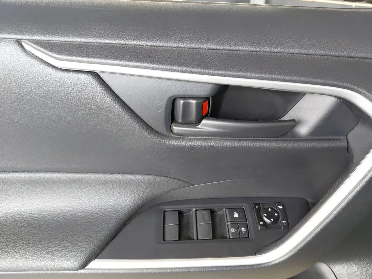 Toyota Rav 4 2.0 Le 4x2 Mt 5p año 2023