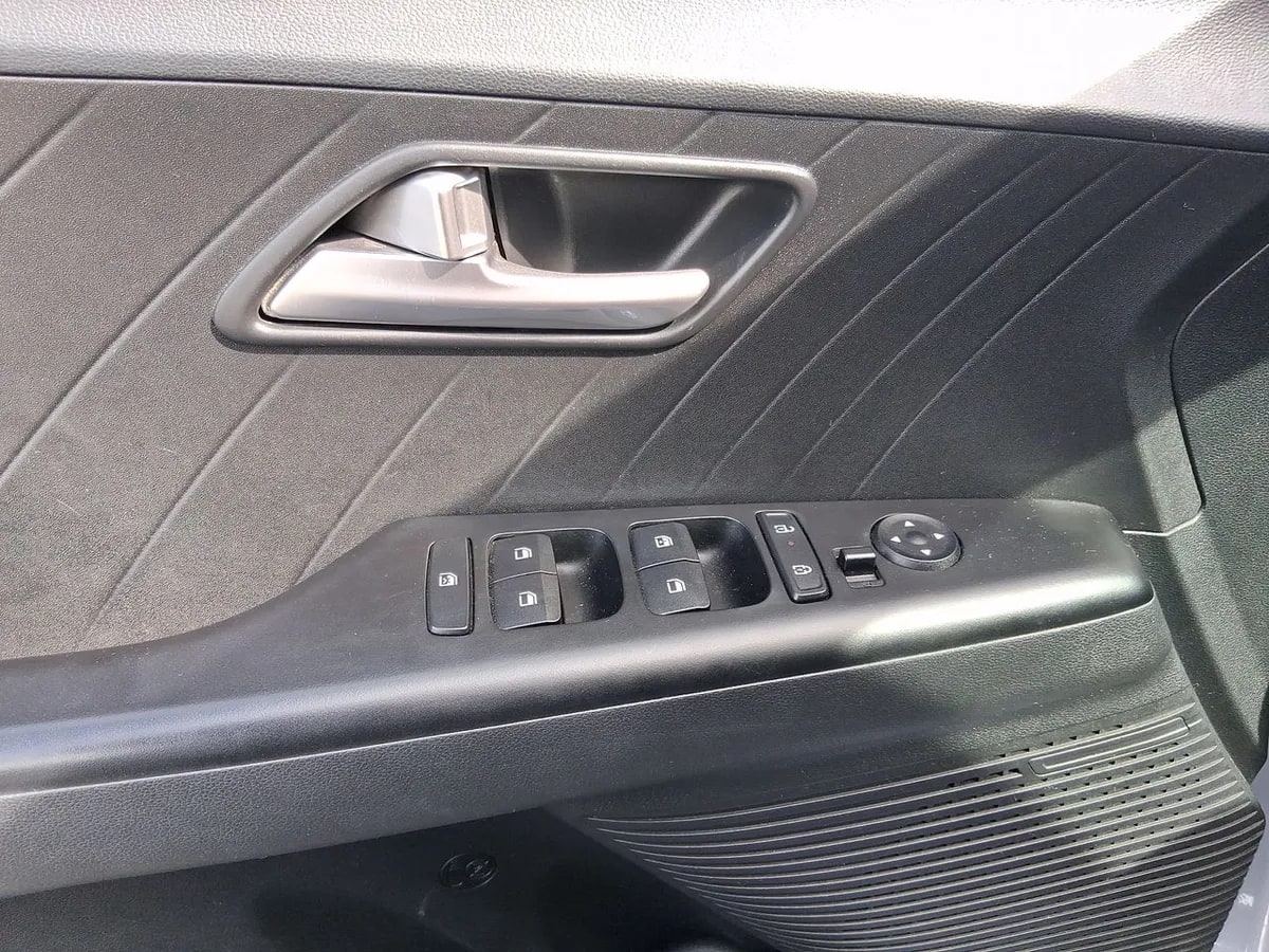 Hyundai Accent 1.5 Plus 4x2 At 4p año 2025