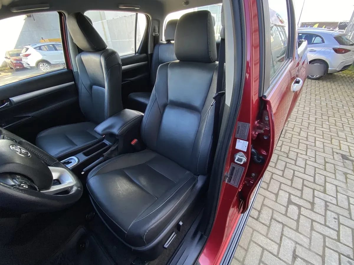 Toyota Hilux 2.8 Srv Diesel 4x4 Dob. Cab. At 4p año 2024