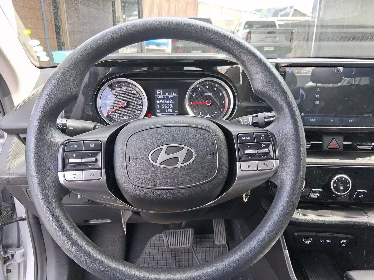 Hyundai Accent 1.5 Plus 4x2 At 4p año 2025