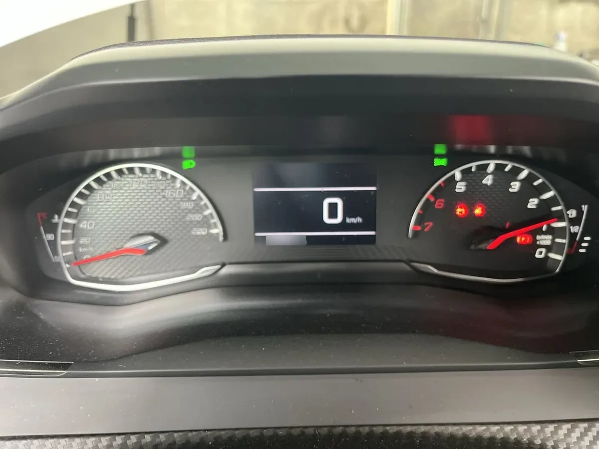 Peugeot 2008 1.2 Active Pack Puretech 130 4x2 Mt 5p año 2024