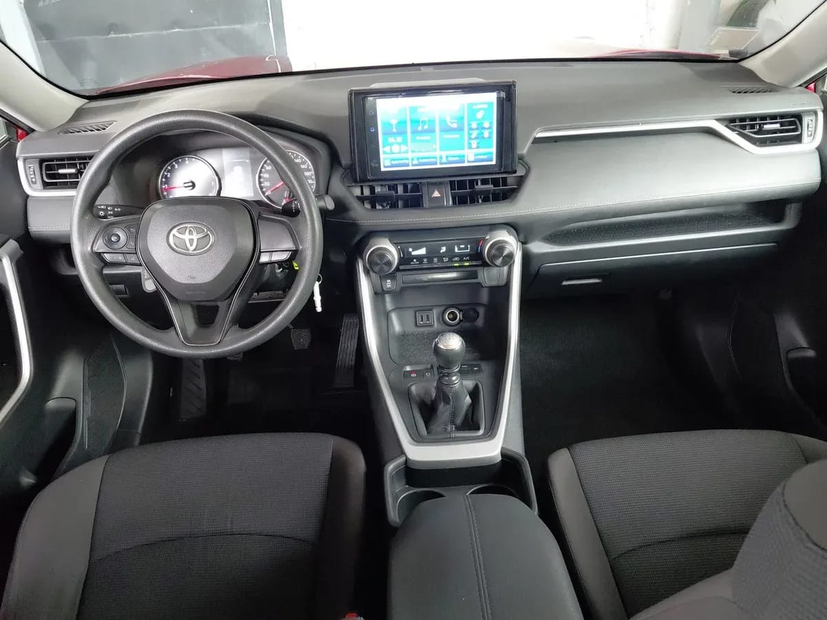Toyota Rav 4 2.0 Le 4x2 Mt 5p año 2023