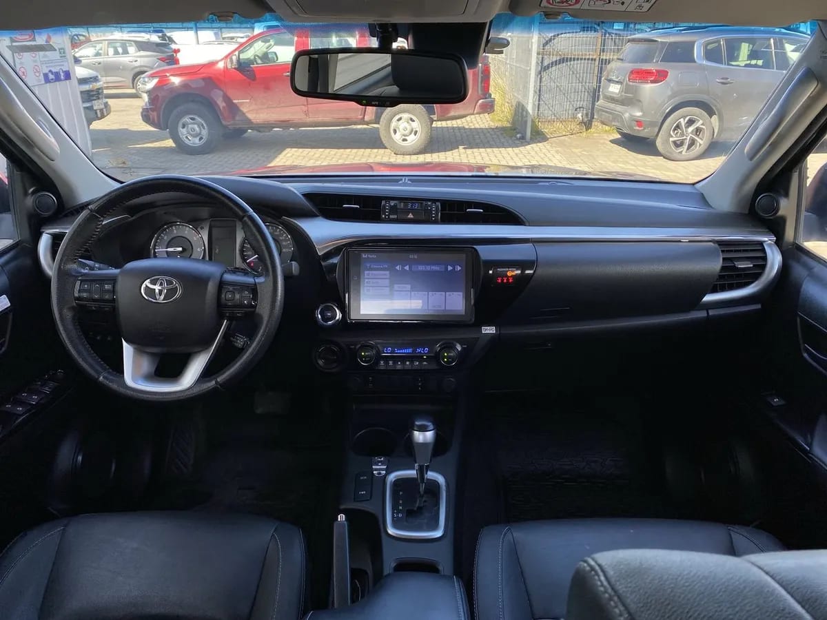 Toyota Hilux 2.8 Srv Diesel 4x4 Dob. Cab. At 4p año 2024