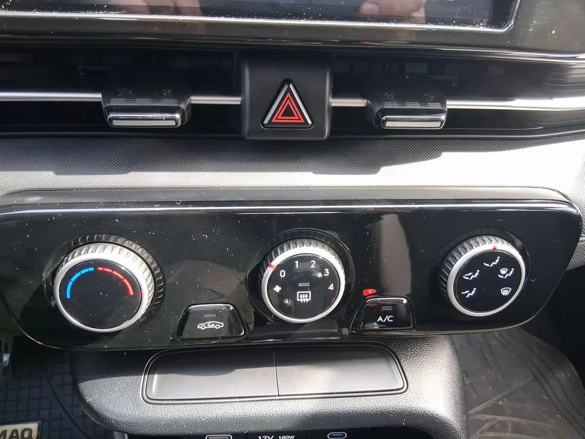 Hyundai Accent 1.5 Plus 4x2 At 4p año 2025