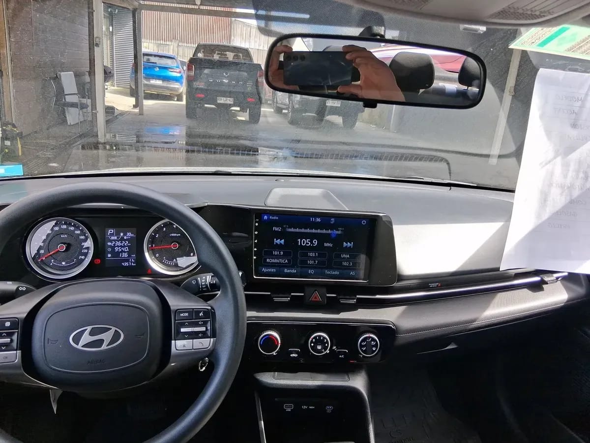 Hyundai Accent 1.5 Plus 4x2 At 4p año 2025