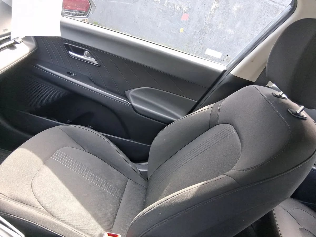 Hyundai Accent 1.5 Plus 4x2 At 4p año 2025