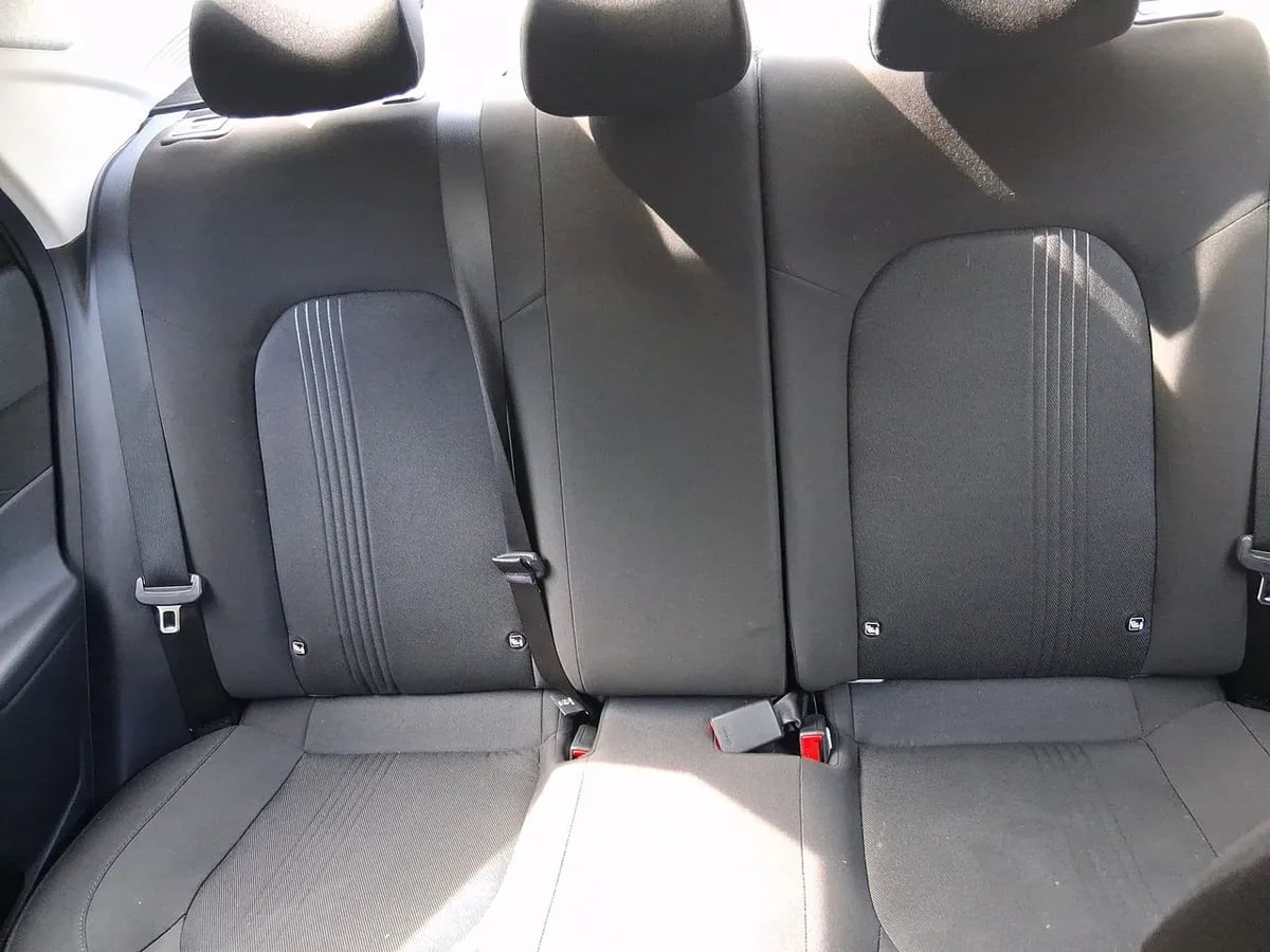 Hyundai Accent 1.5 Plus 4x2 At 4p año 2025