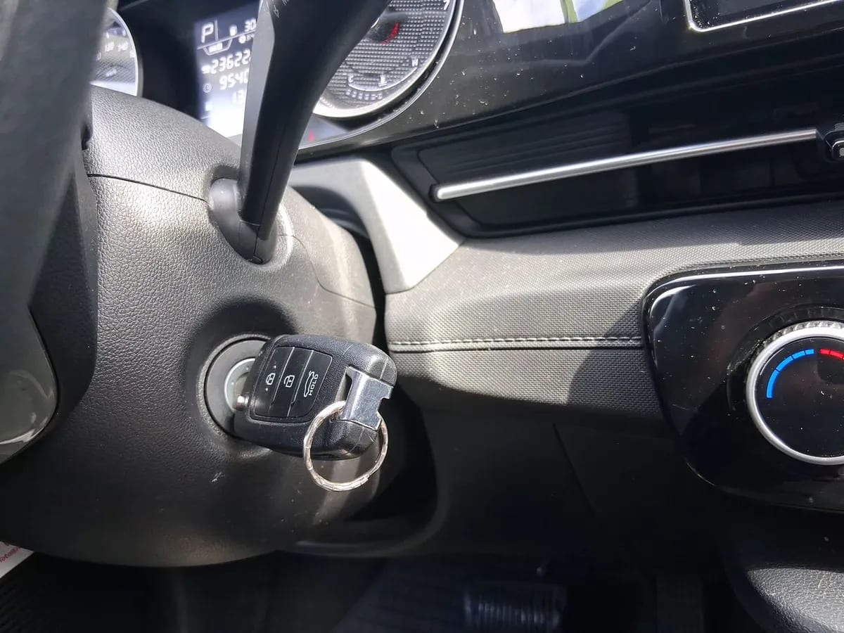 Hyundai Accent 1.5 Plus 4x2 At 4p año 2025