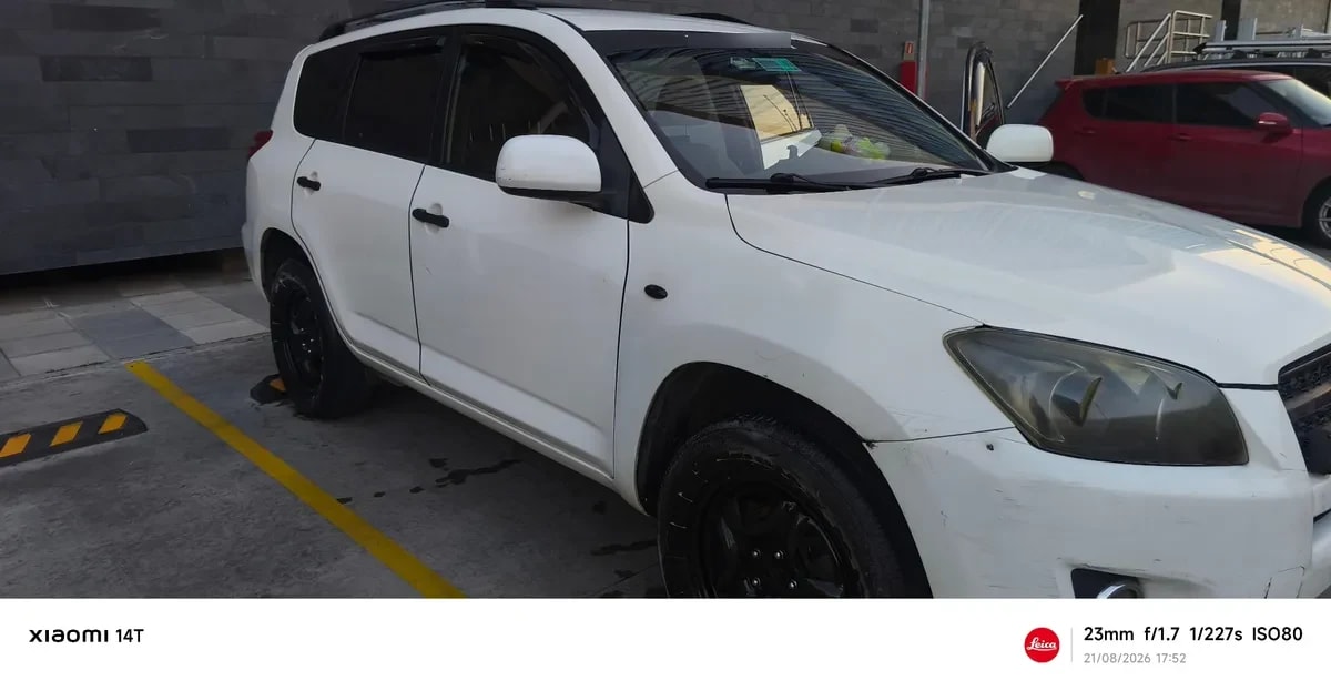 TOYOTA RAV4 2.0 Std 4x2 Mt 722ml3 año 2010