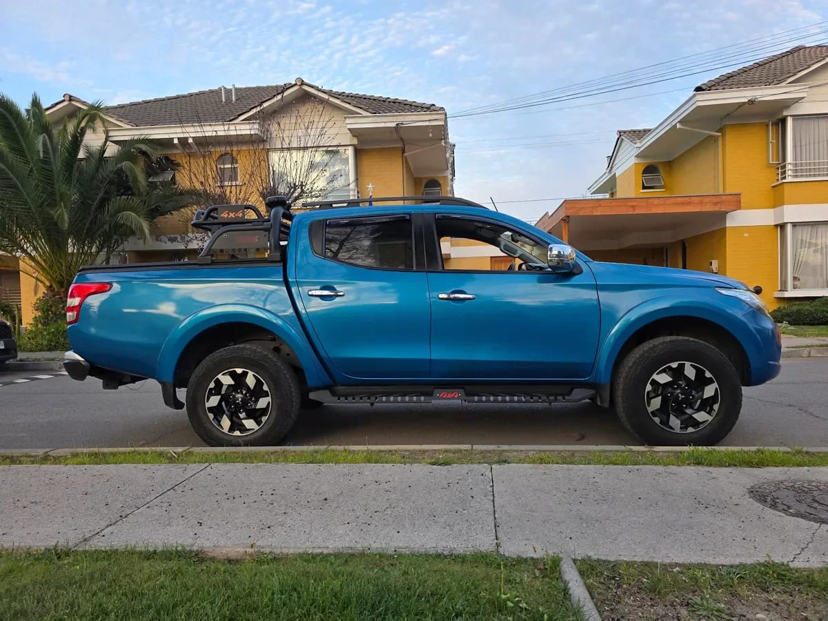 Mitsubishi L200 2.4 Dakar Crs Hp At 4x4 Diesel año 2018