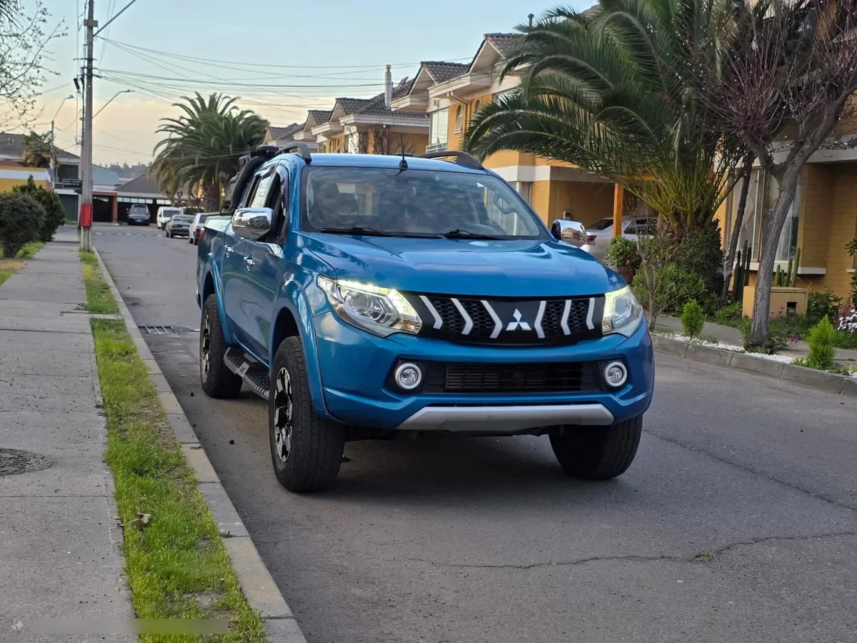 Mitsubishi L200 2.4 Dakar Crs Hp At 4x4 Diesel año 2018