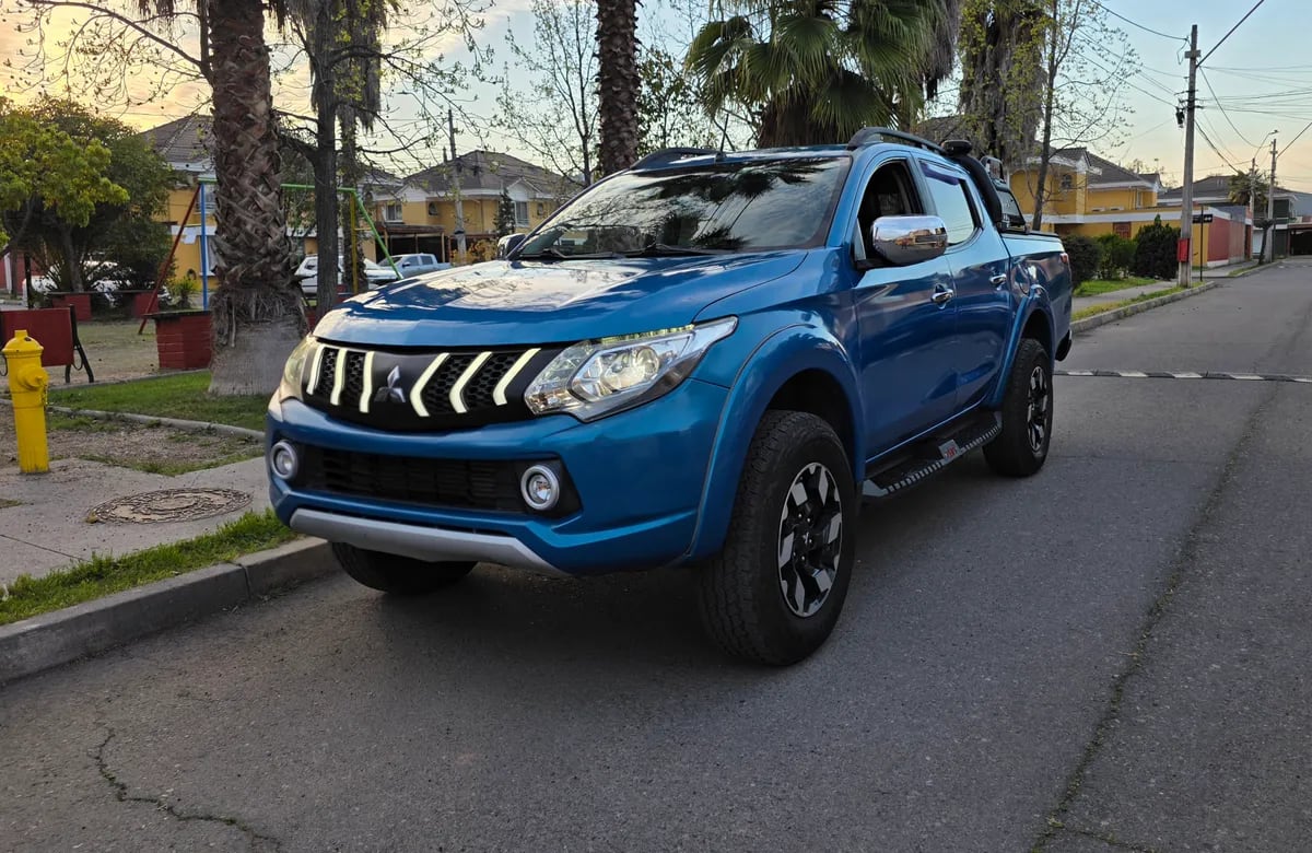 Mitsubishi L200 2.4 Dakar Crs Hp At 4x4 Diesel año 2018